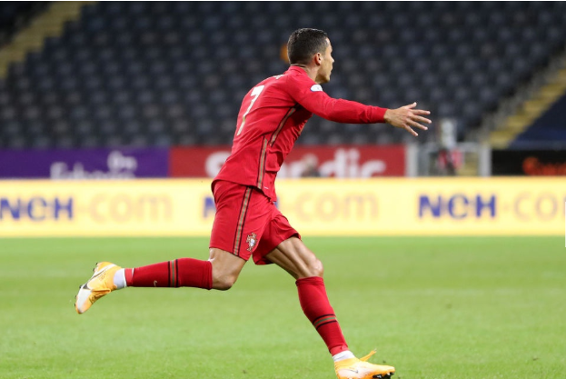 瑞典队轻取葡萄牙队，奥恰洛夫点燃赛场