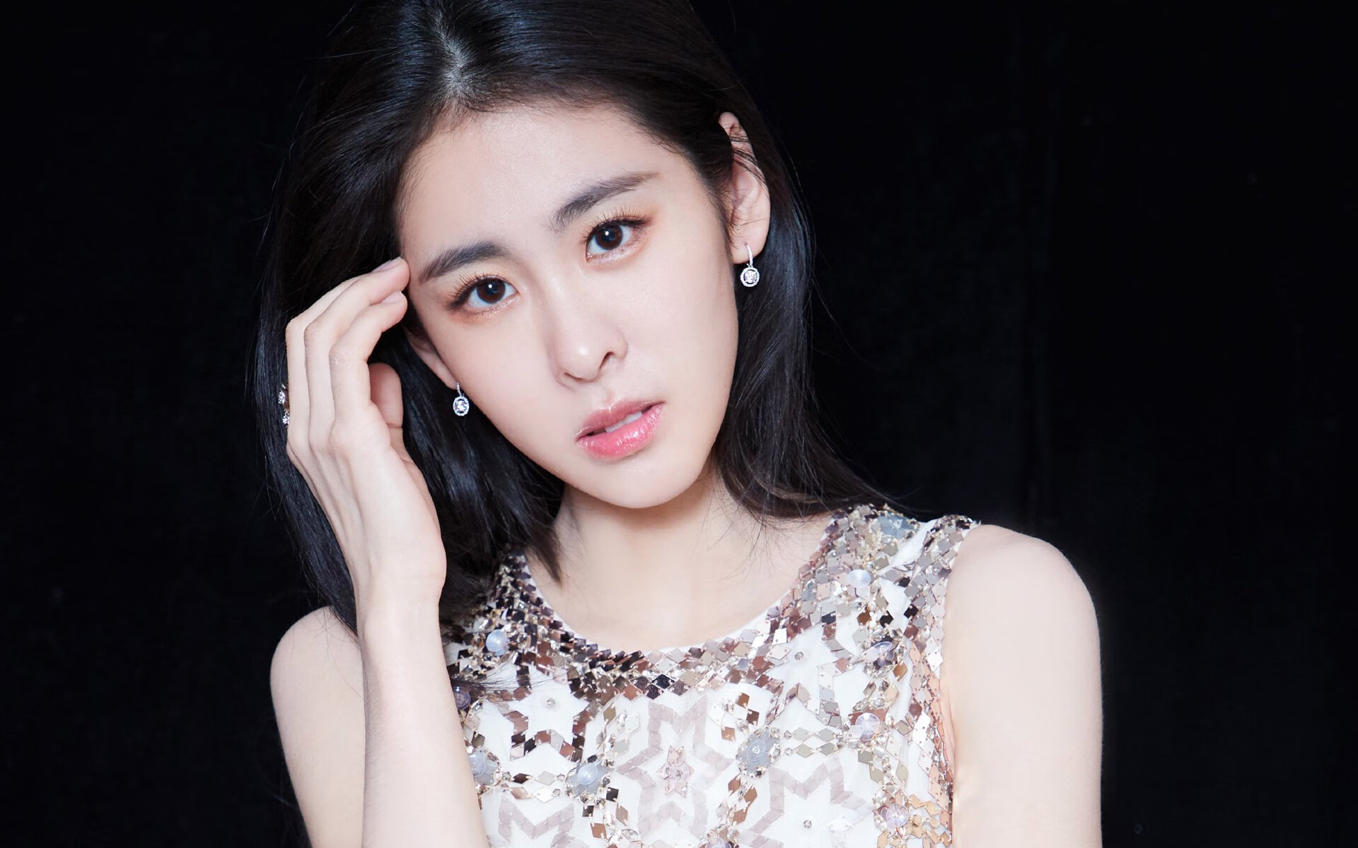 欧冠半决赛之夜，恩比德关键节点连续得分，跨越边界的决胜时刻