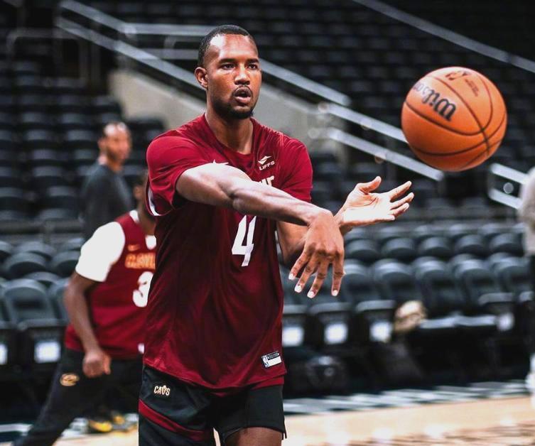 骑士单节拉开尼克斯，米切尔发挥堪称完美